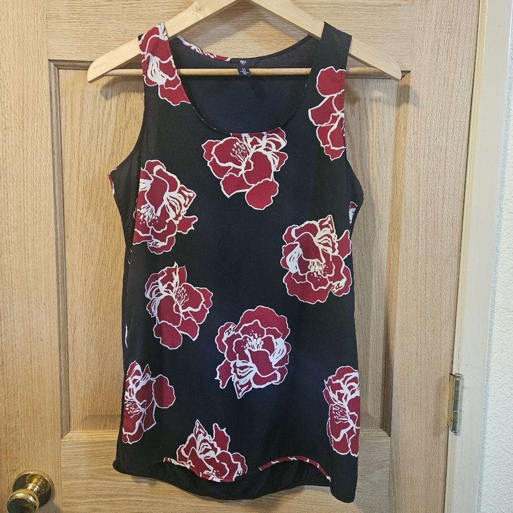 Small GAP Floral Sleeveless Navy and Red Women's Top